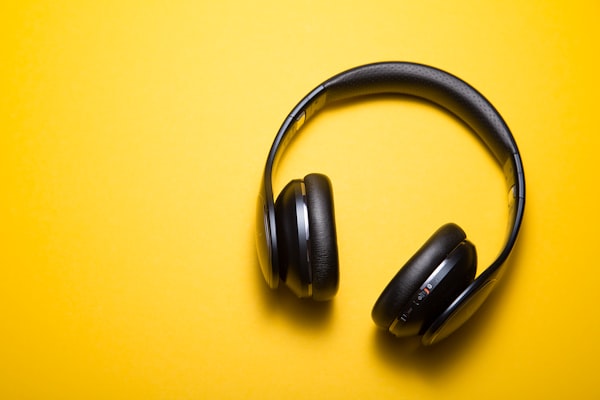 Enchères hi-fi et audio Lyon — enceintes, casques, amplificateurs — Affaires Enchères