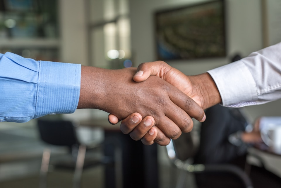 Vendre un stock d'entreprise aux enchères — Affaires Enchères Isère Lyon